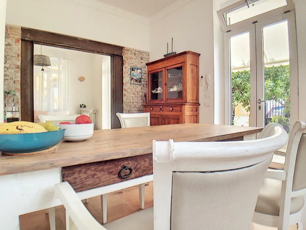 Artemia Apartment Levanto 0*,  Italy