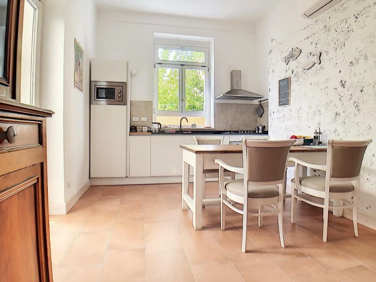 Artemia Apartment Levanto 0*,